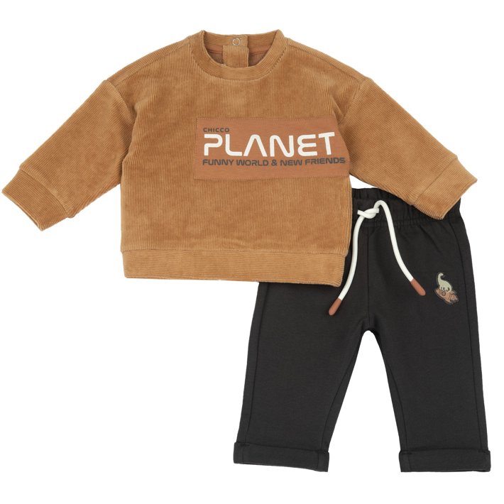 Completo con felpa girocollo e pantaloni