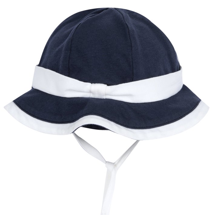 Chapéu azul escuro com faixa branca