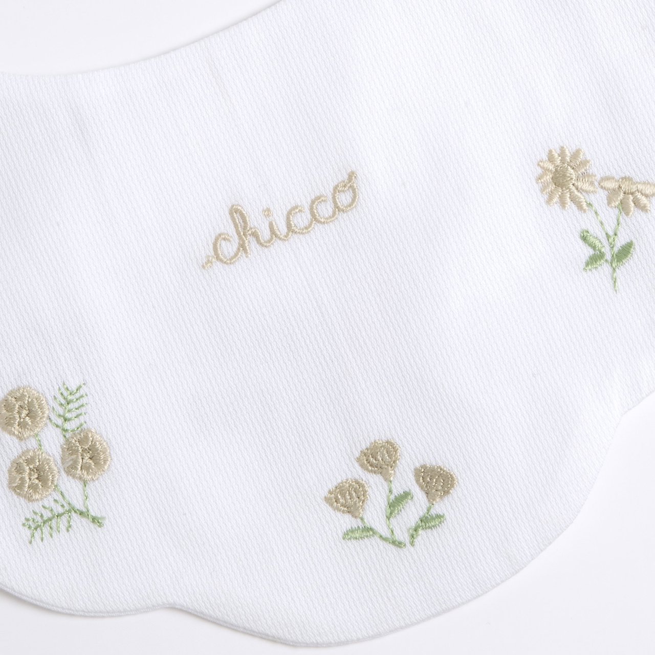 Slabbetje met borduursel Chicco - 2