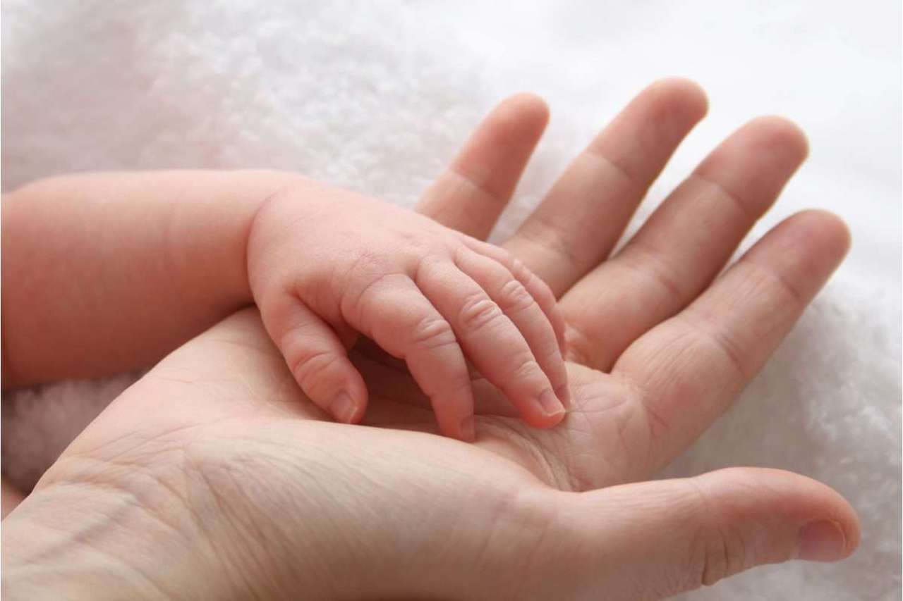 Tijeras de uñas de seguridad para bebés icono plano cuidado del recién  nacido